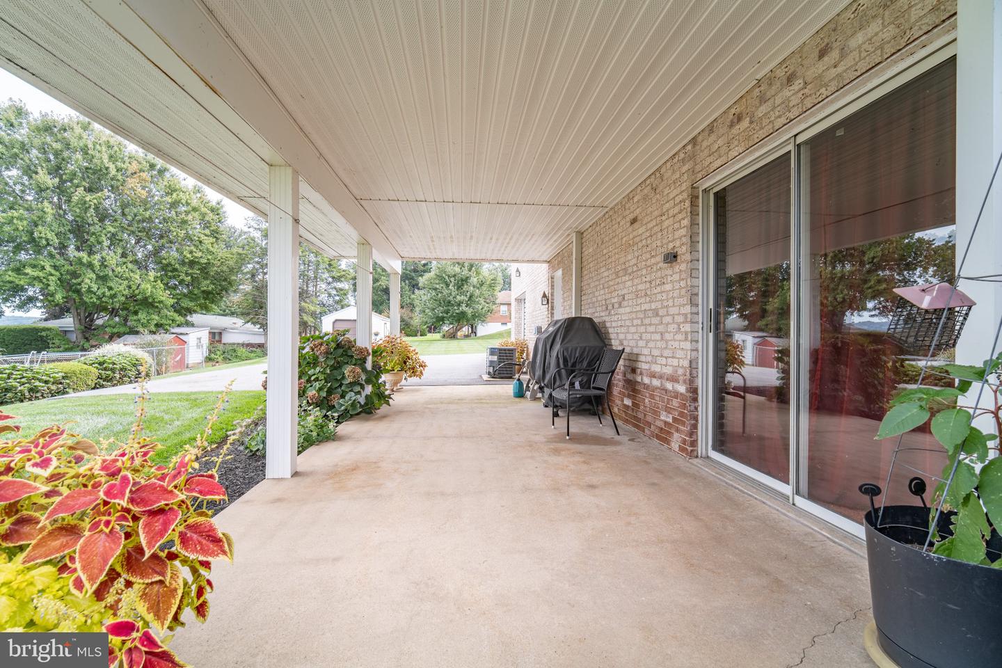 302 Maple St Property Photo 6