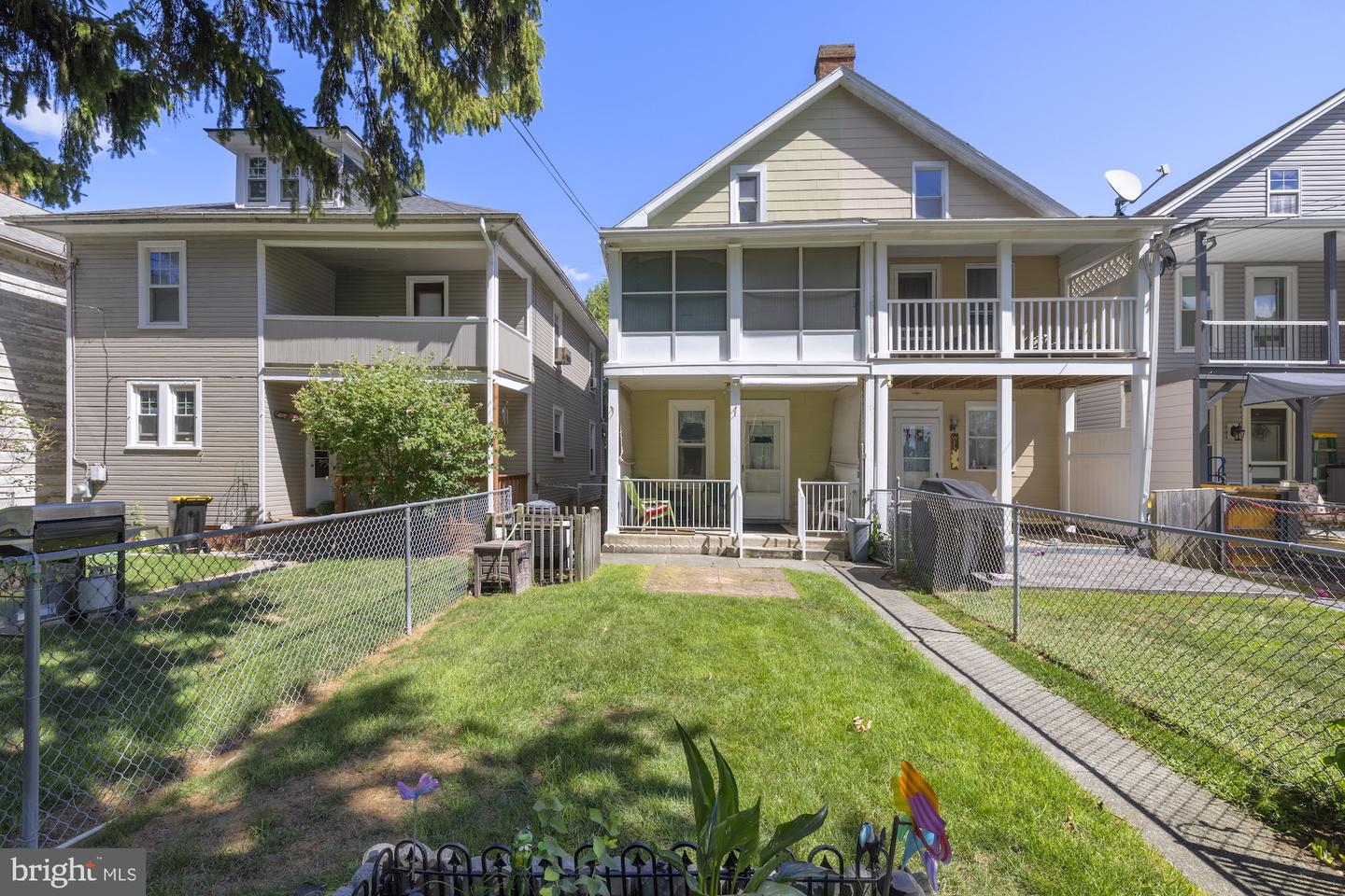 593 Baltimore St Property Photo 9