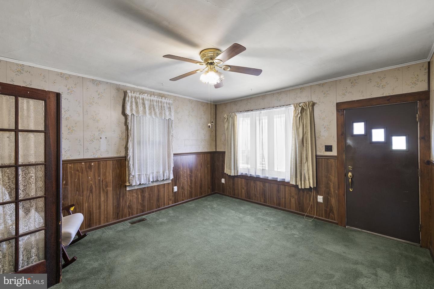 593 Baltimore St Property Photo 12
