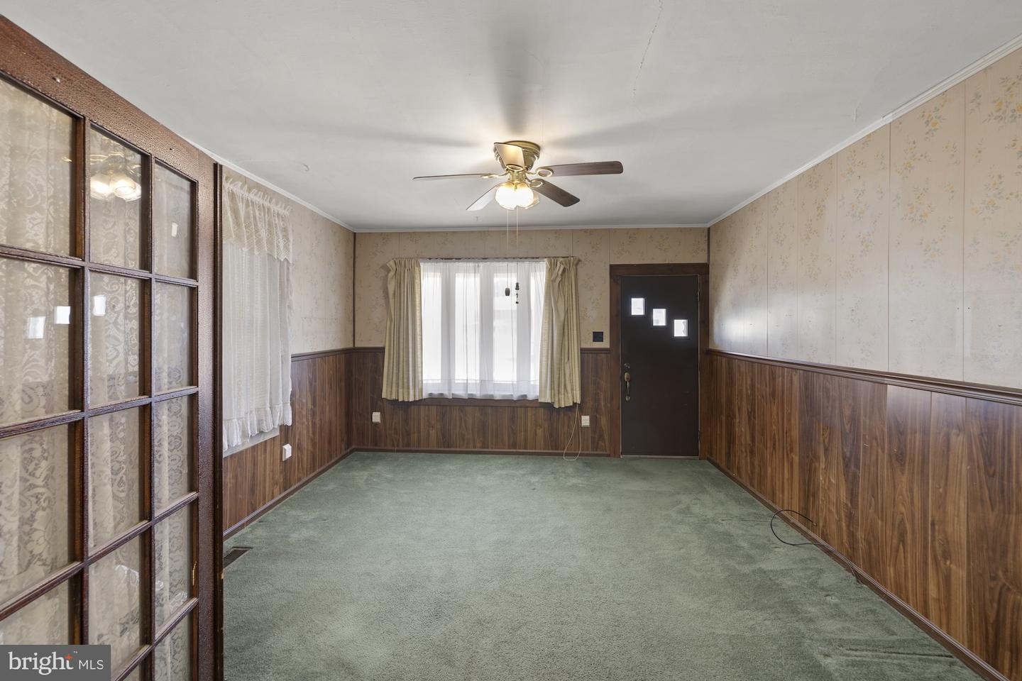 593 Baltimore St Property Photo 13