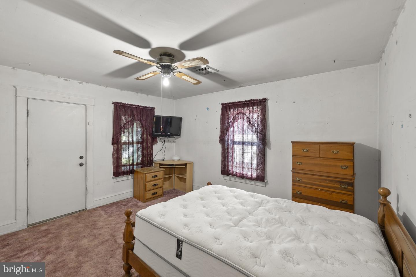 593 Baltimore St Property Photo 22