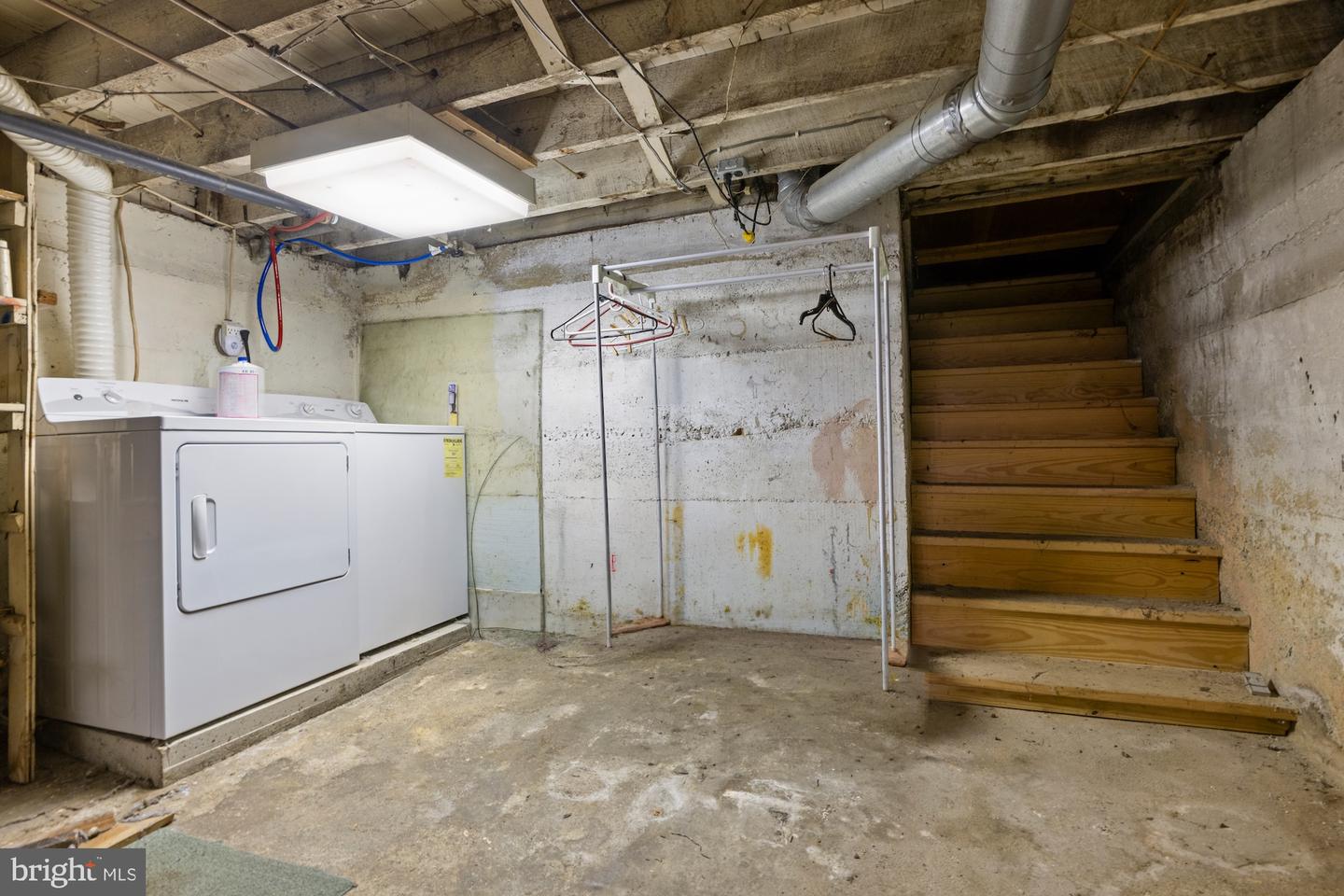 593 Baltimore St Property Photo 30