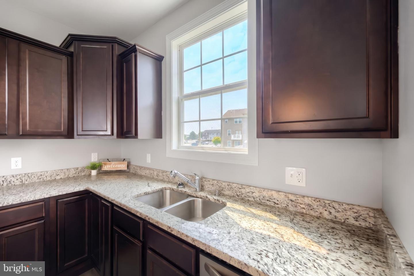 522 Charles Ave Property Photo 4