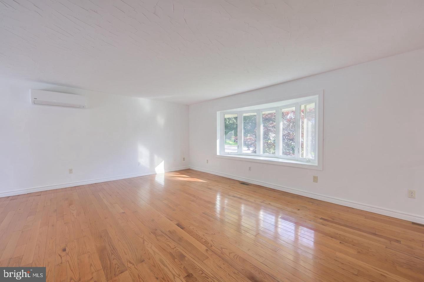 3495 Edenbridge Rd Property Photo 3