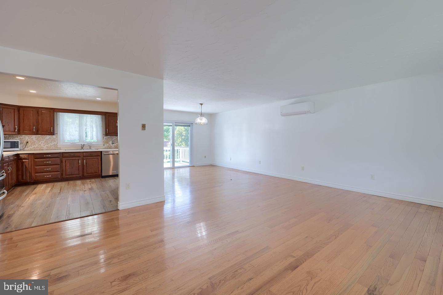 3495 Edenbridge Rd Property Photo 4