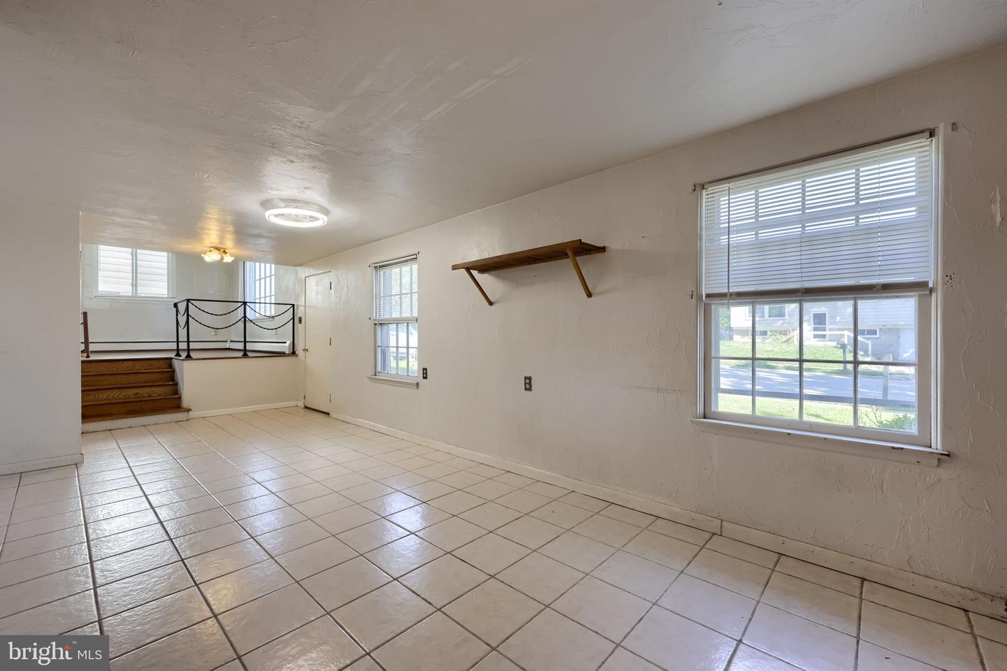 906 Northbriar Dr Property Photo 8