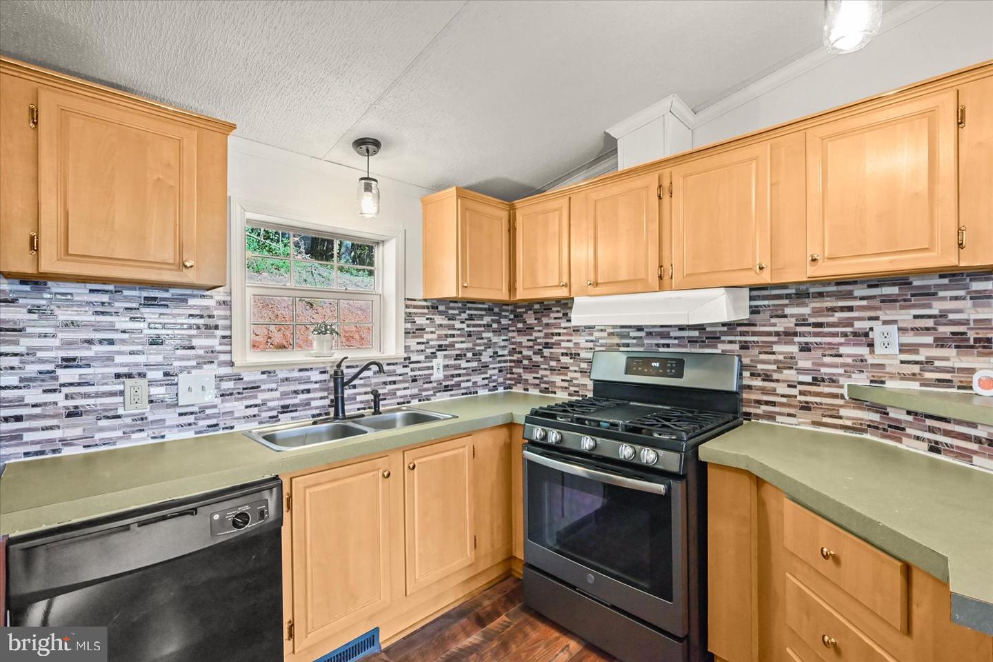 333 Tomlinson Rd Property Photo 13