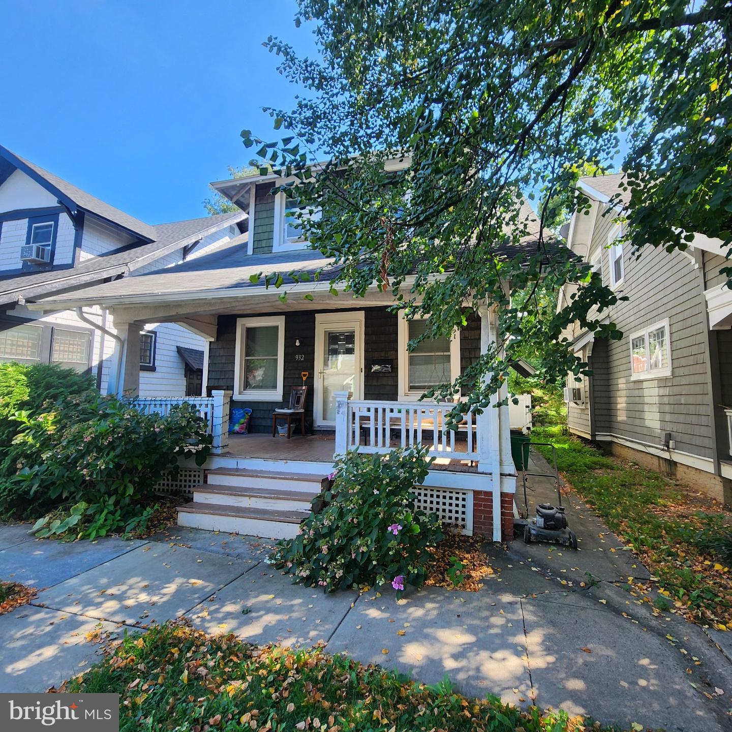 932 WAYNE AVE Property Photo 1