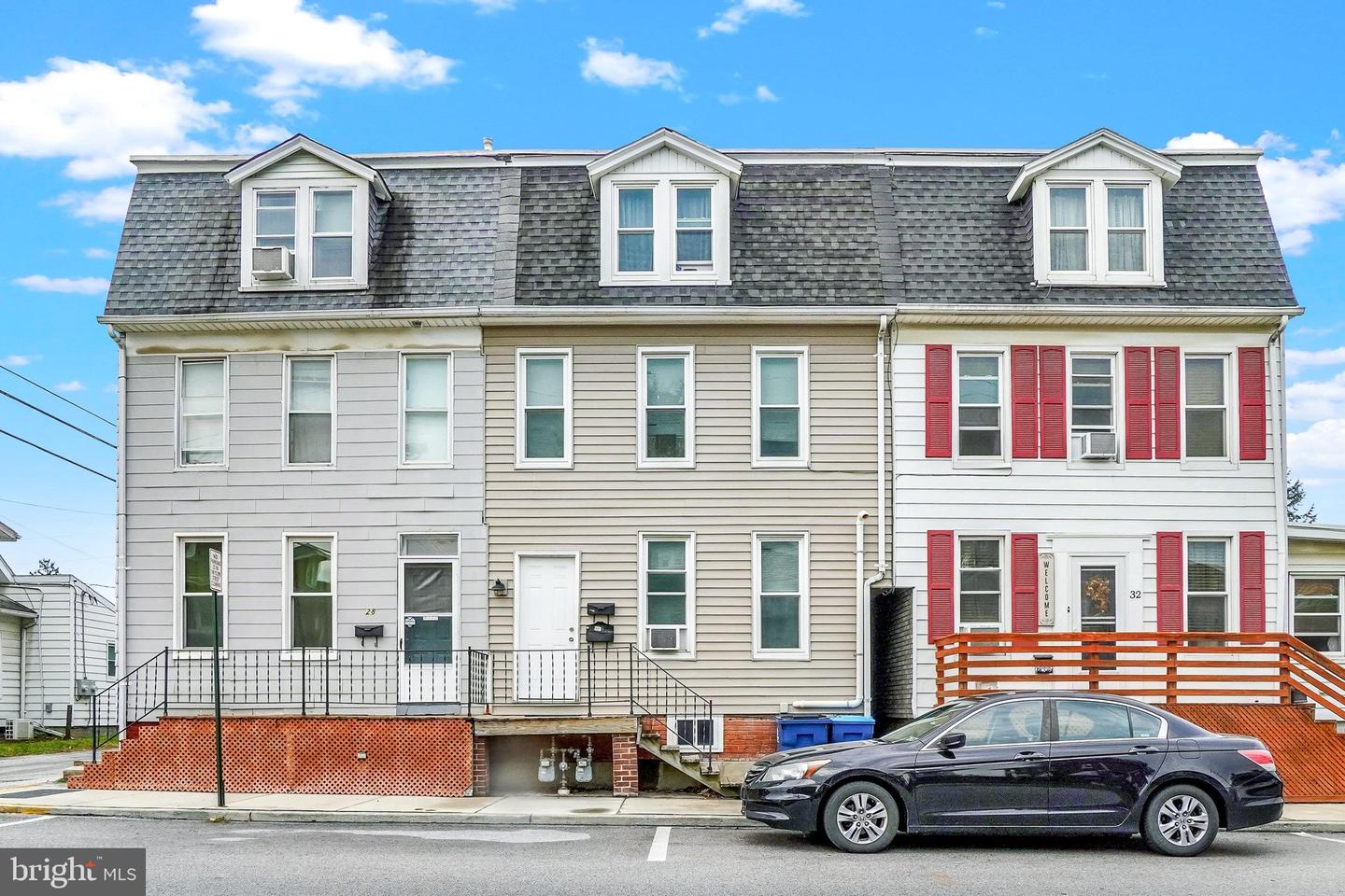 30 N Sumner St Property Photo 1
