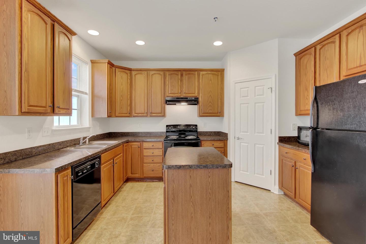 1237 Stonehaven Way Property Photo 2