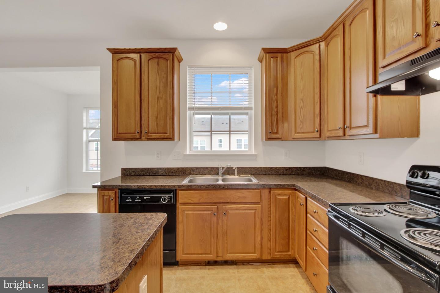 1237 Stonehaven Way Property Photo 3