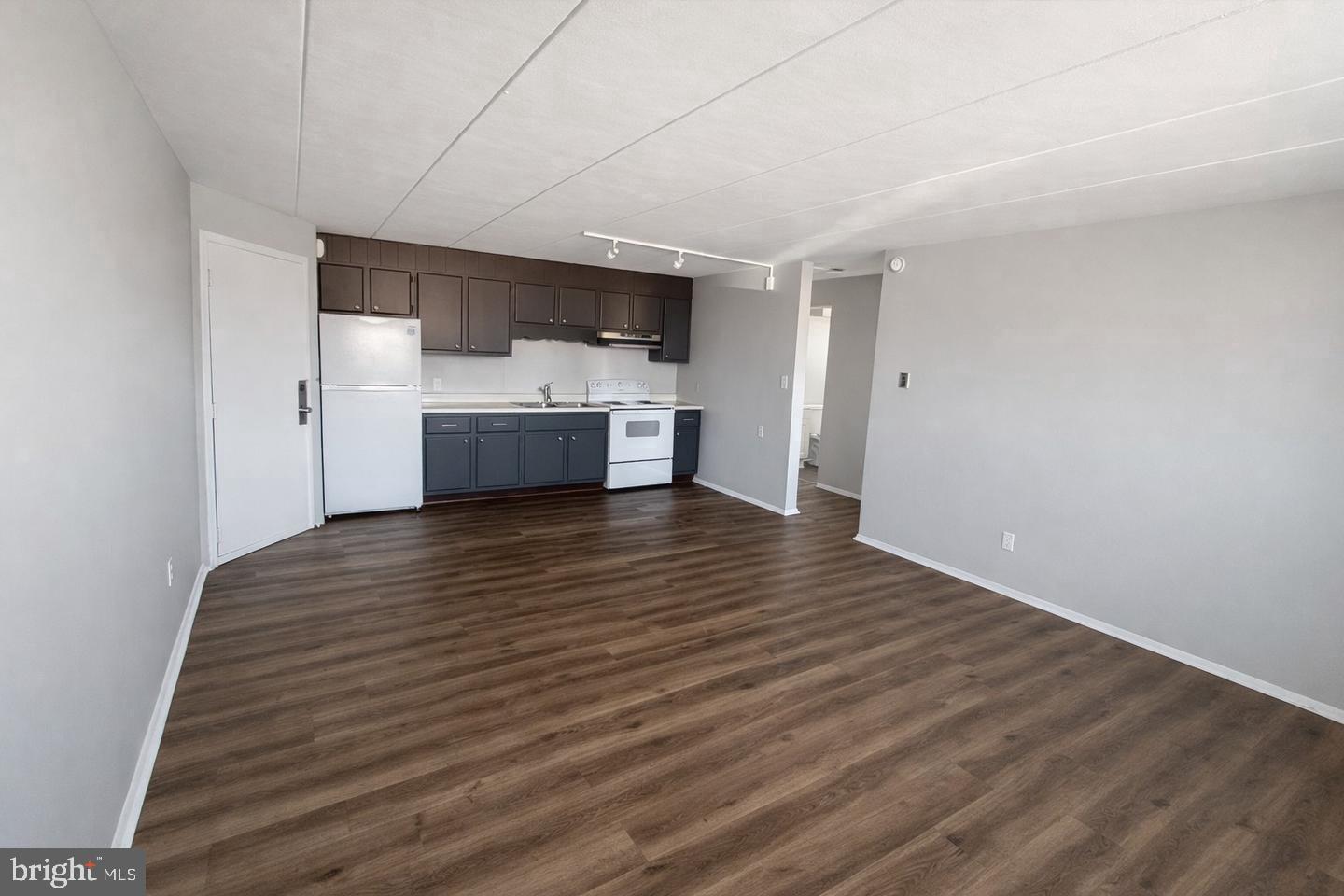 403 N Newberry St #201 Property Photo 8