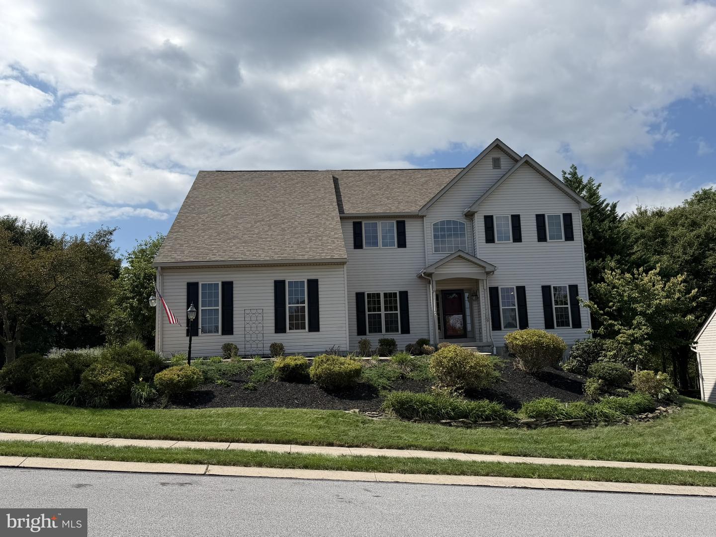 109 E Greenbriar Dr Property Photo 1