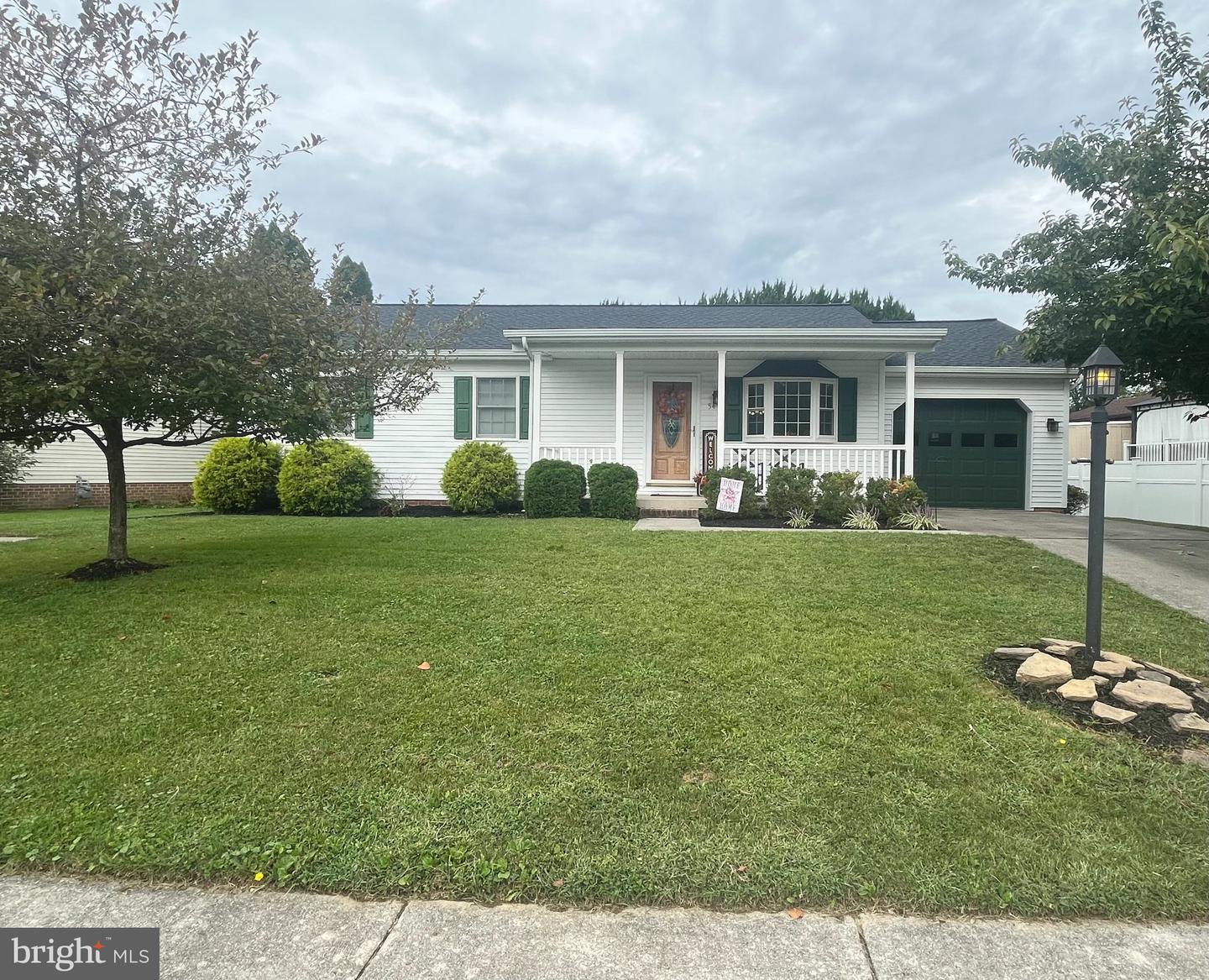 54 Brewster St Property Photo 1