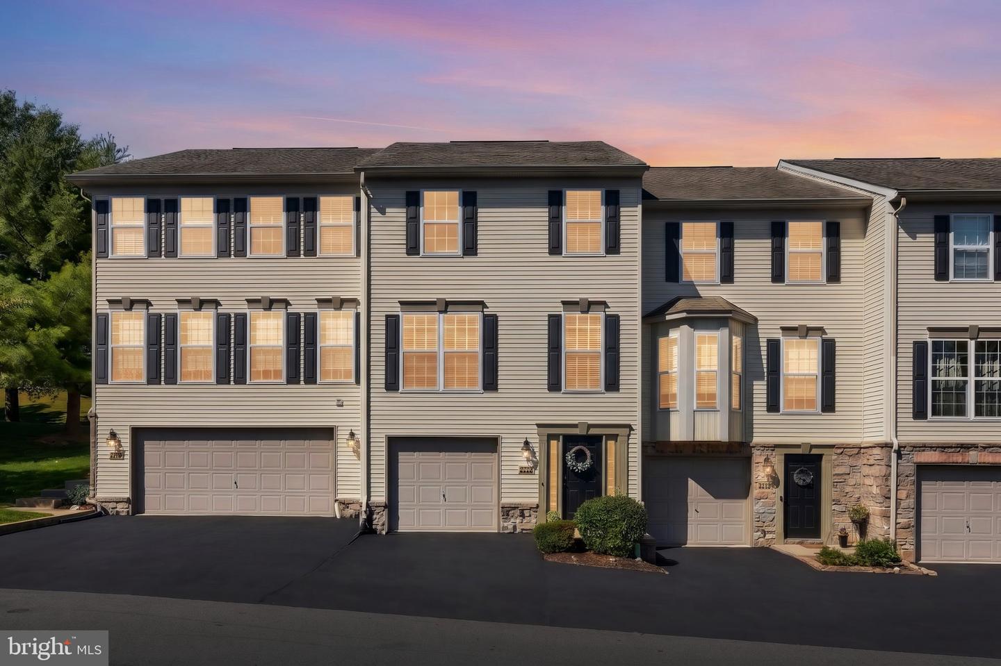 2714 HUNTERS CREST DR #28 Property Photo 1
