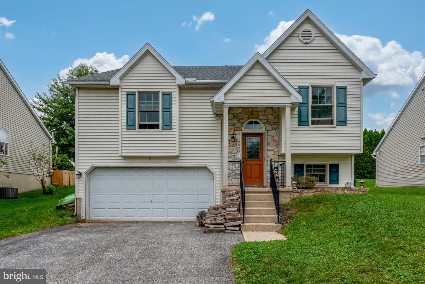 668 BLOSSOM HILL LN Property Photo 1