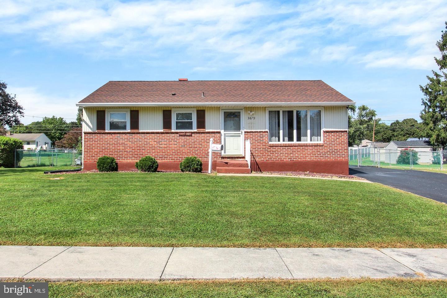 3879 Oakleigh Dr Property Photo 1