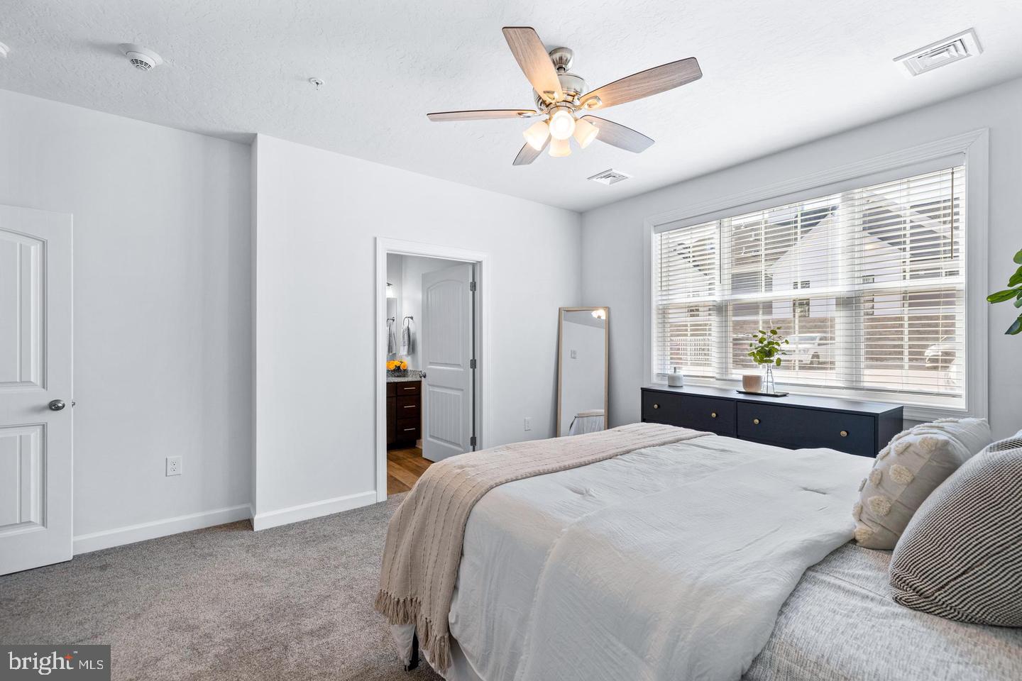 2305 Lincoln Way Property Photo 12