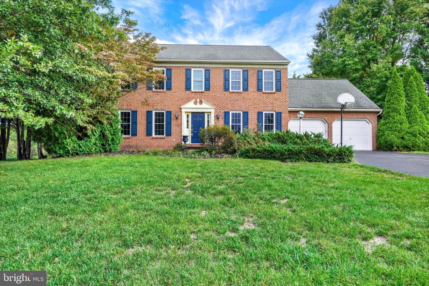 25 Martingale Dr Property Photo 1