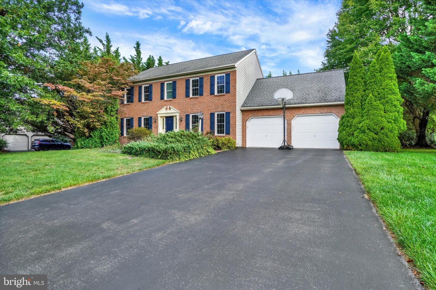 25 Martingale Dr Property Photo 3