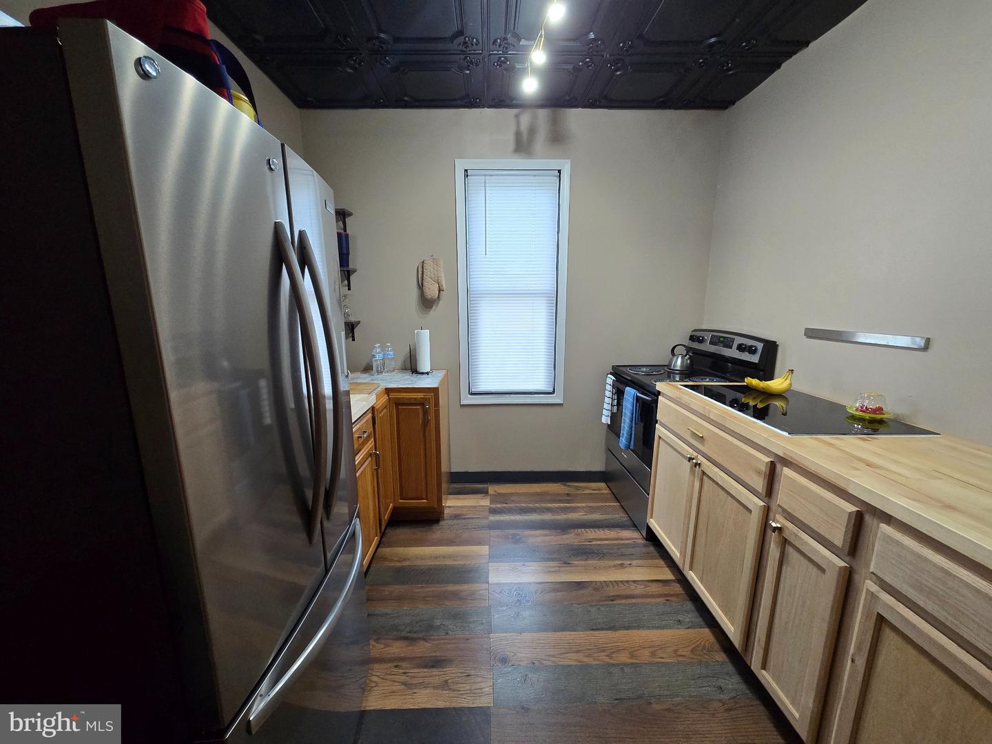625 E Middle St Property Photo 16