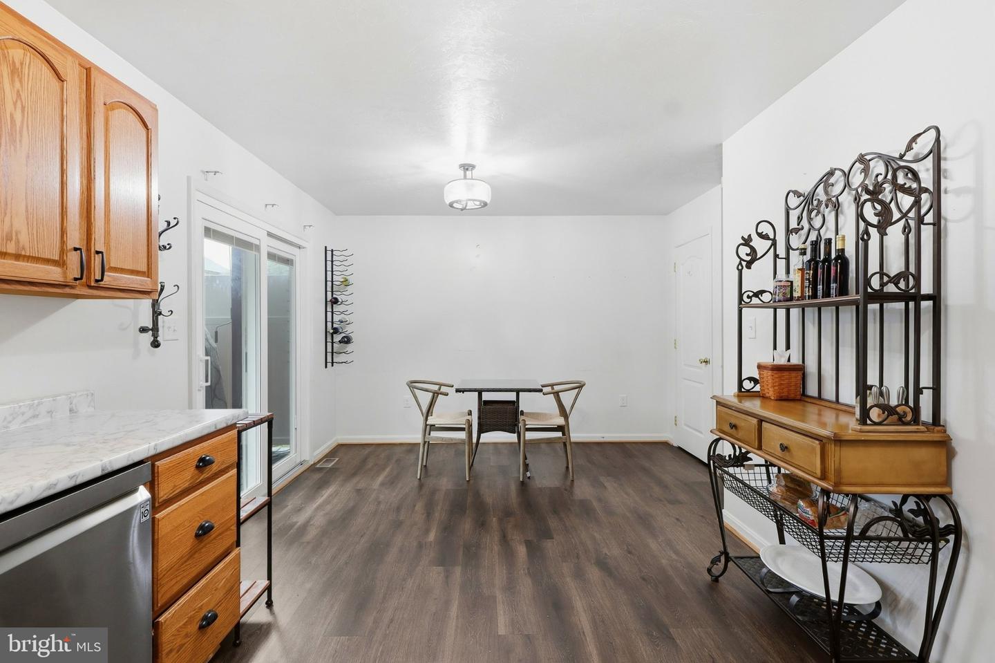 120 Peter St Property Photo 13