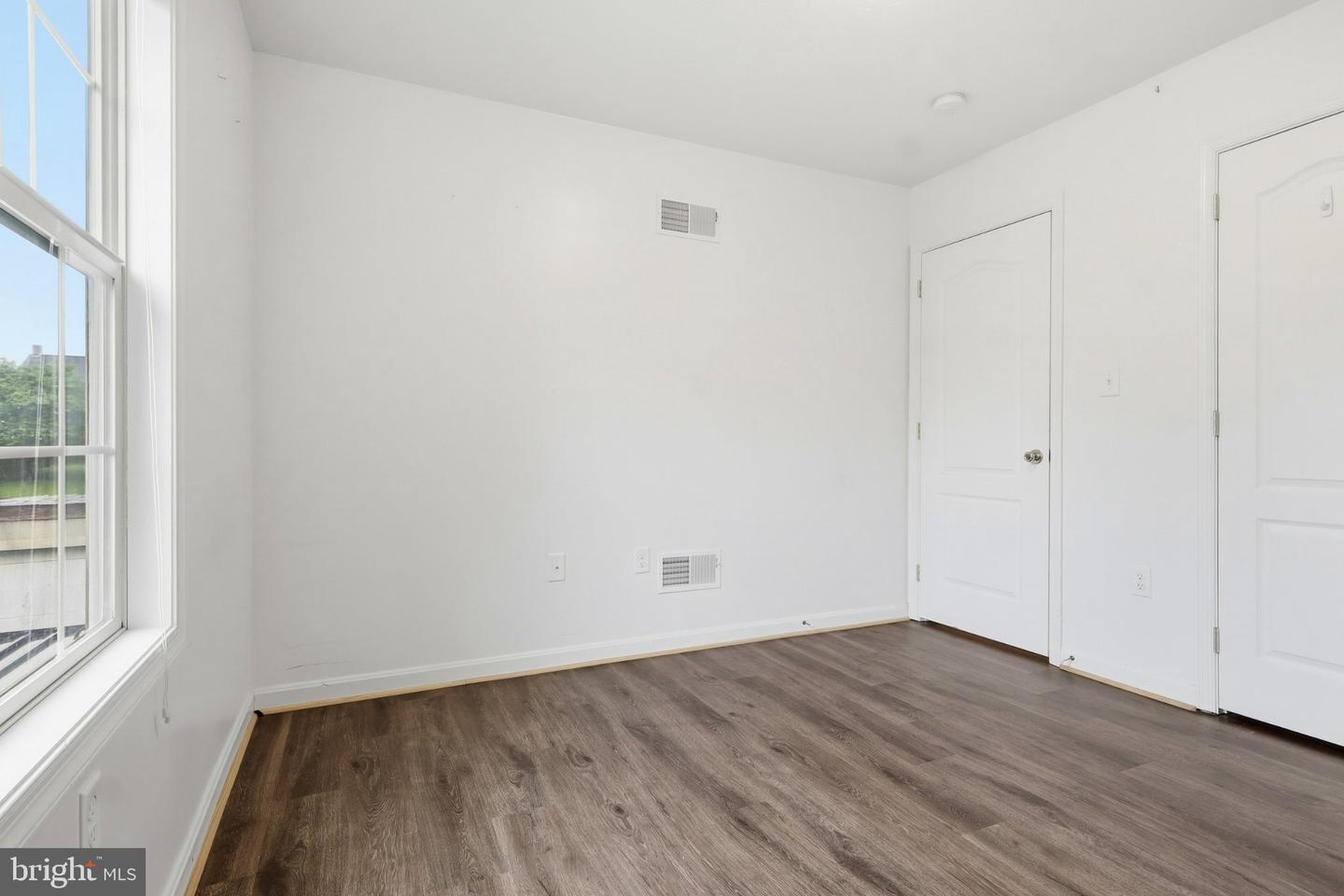 120 Peter St Property Photo 24