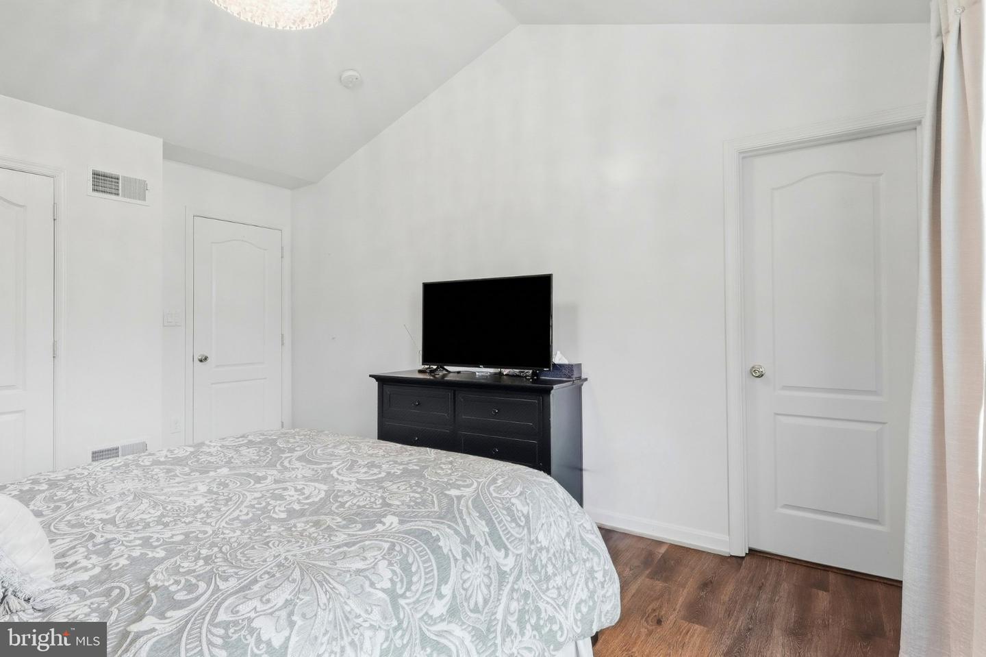 120 Peter St Property Photo 27