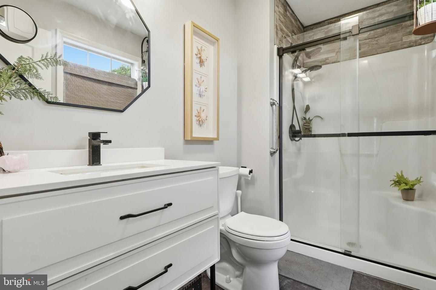 120 Peter St Property Photo 28
