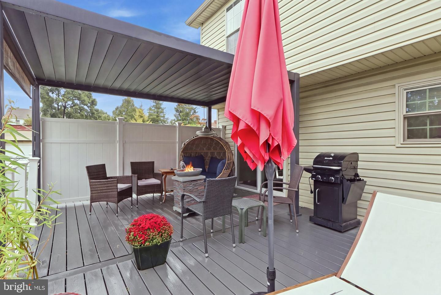 120 Peter St Property Photo 35