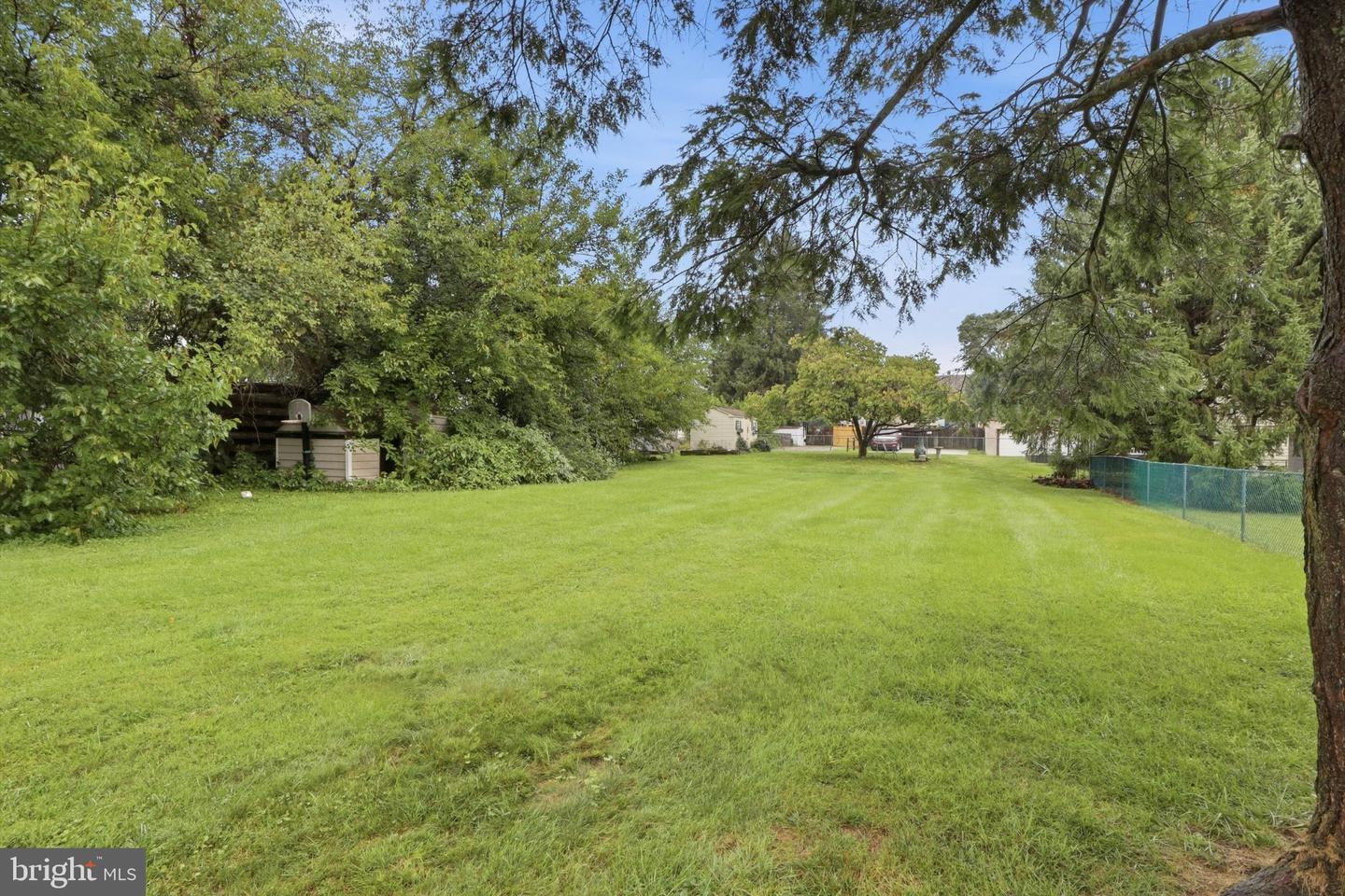 120 Peter St Property Photo 37