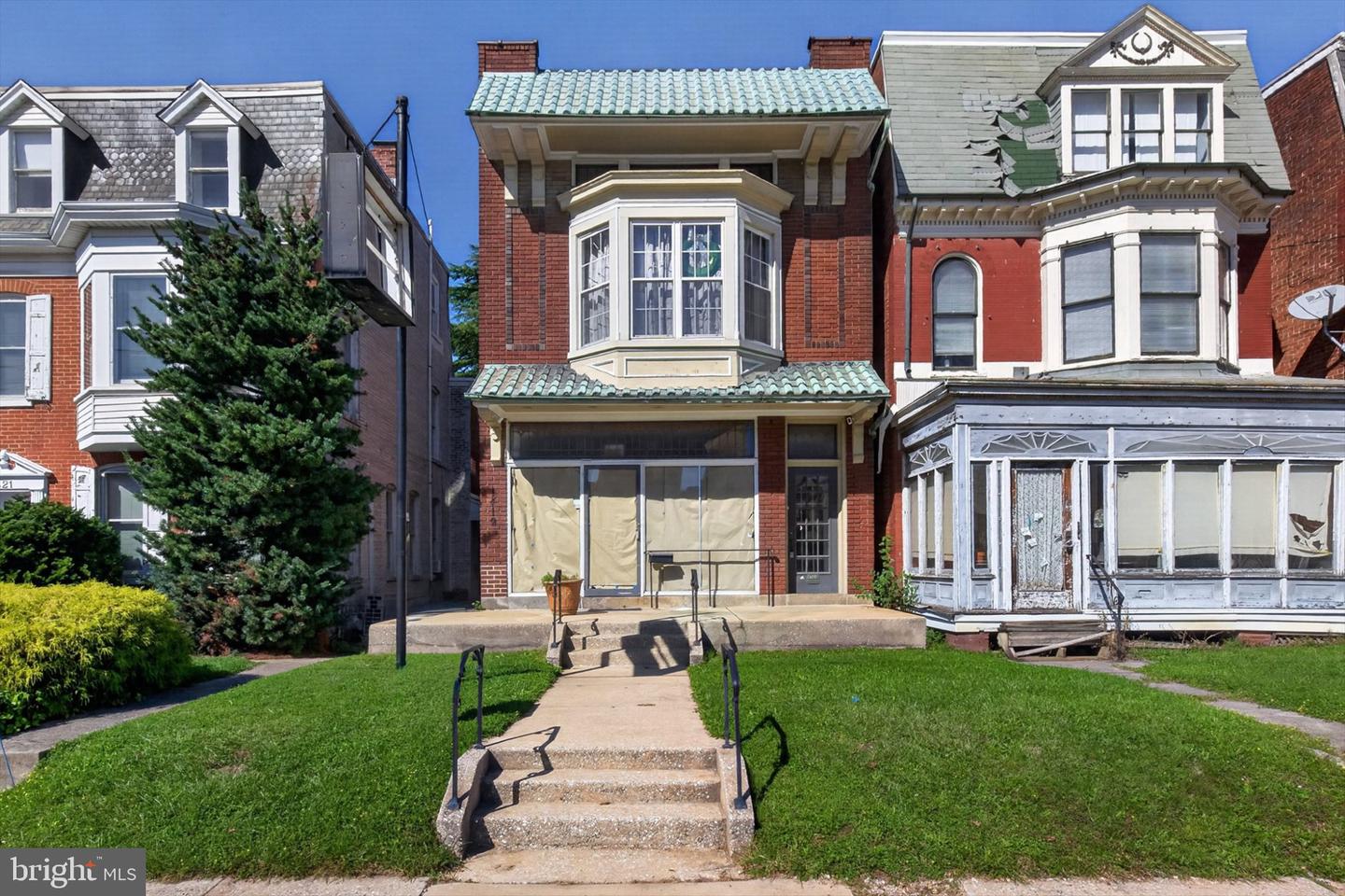 1419 W Market St Property Photo 1