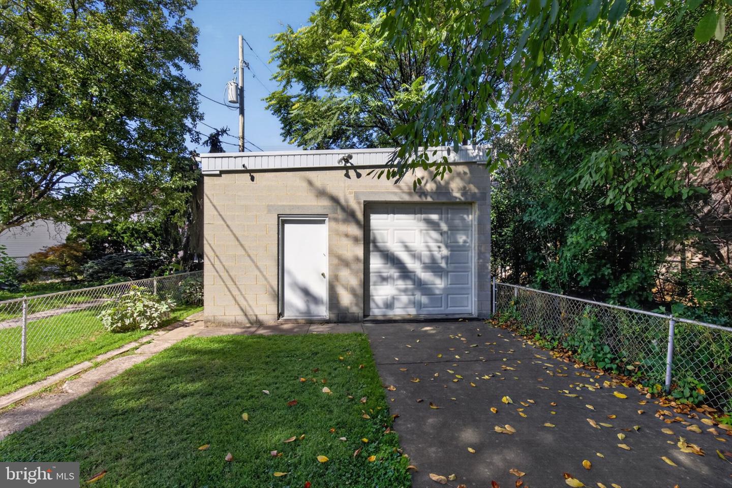 1419 W Market St Property Photo 7