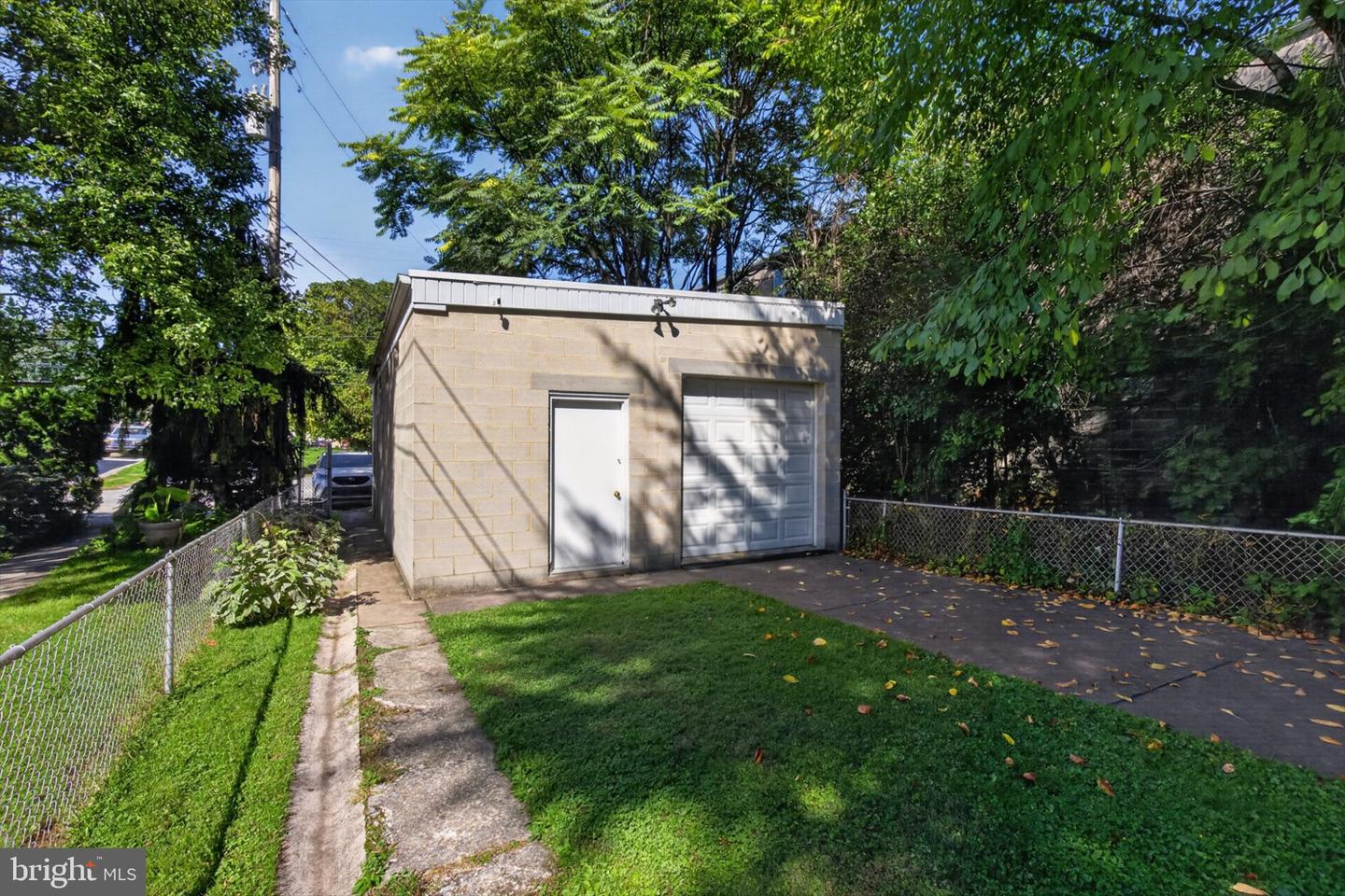1419 W Market St Property Photo 8