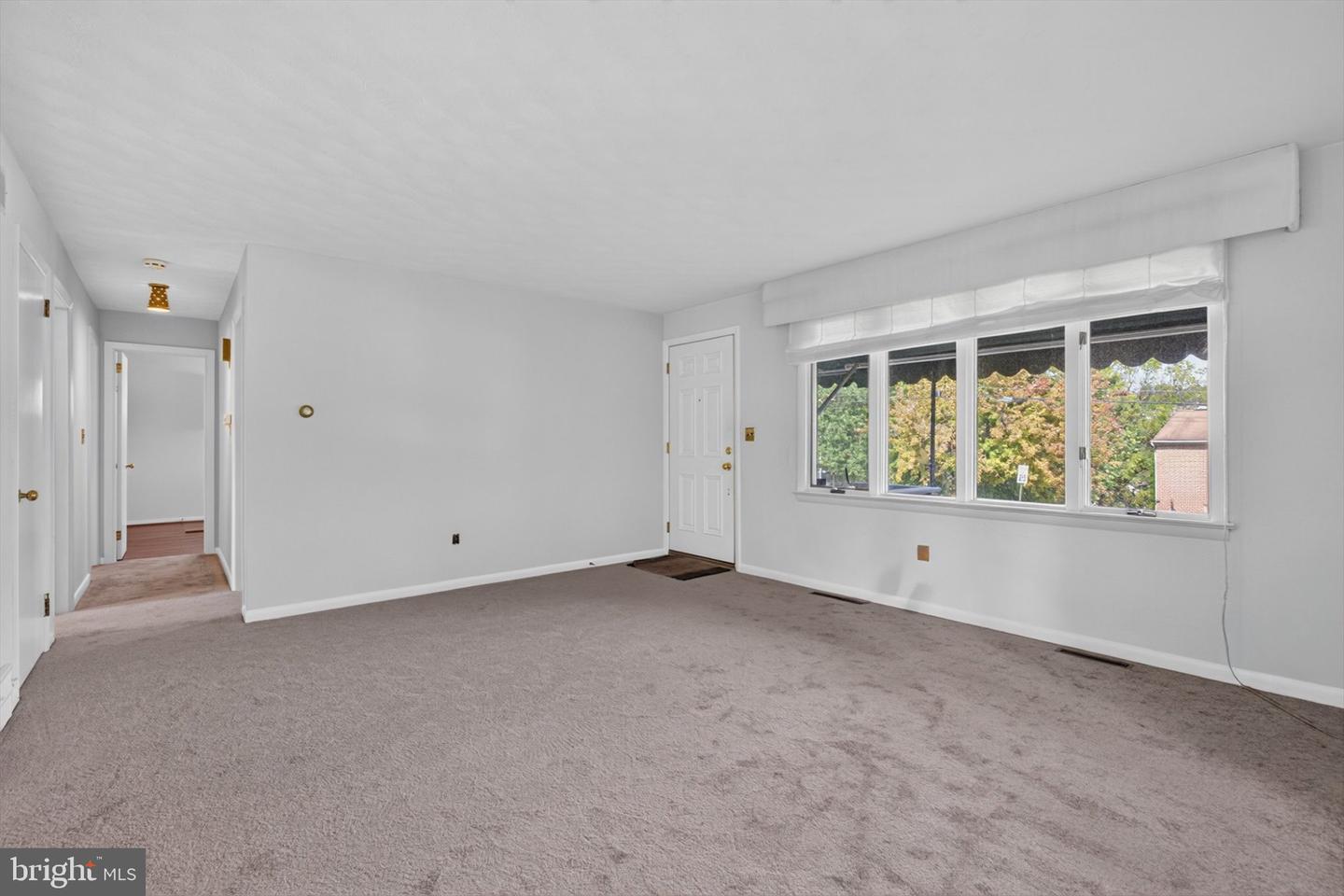 240 W Broad St Property Photo 3
