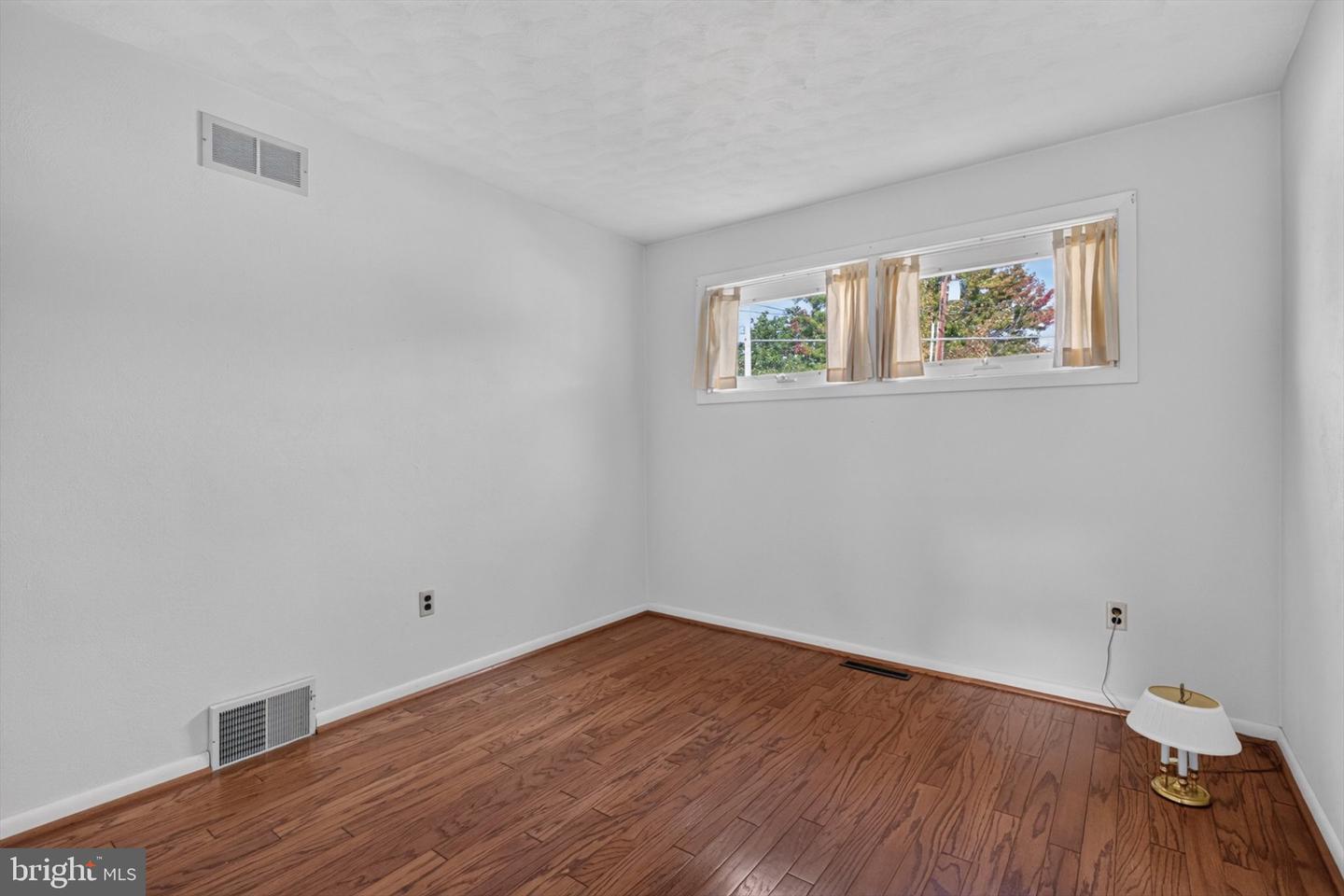 240 W Broad St Property Photo 8