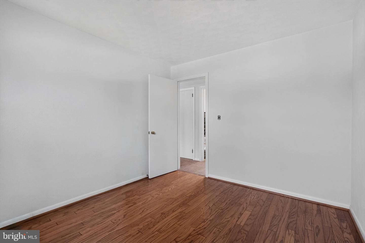 240 W Broad St Property Photo 9