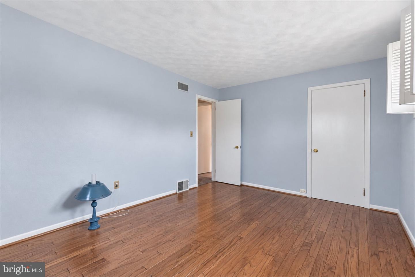 240 W Broad St Property Photo 11
