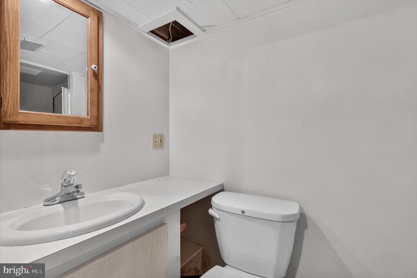 240 W Broad St Property Photo 18