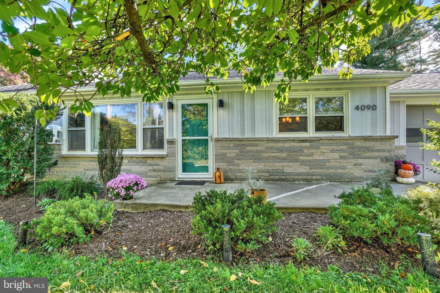 4090 Old Orchard Rd Property Photo 2