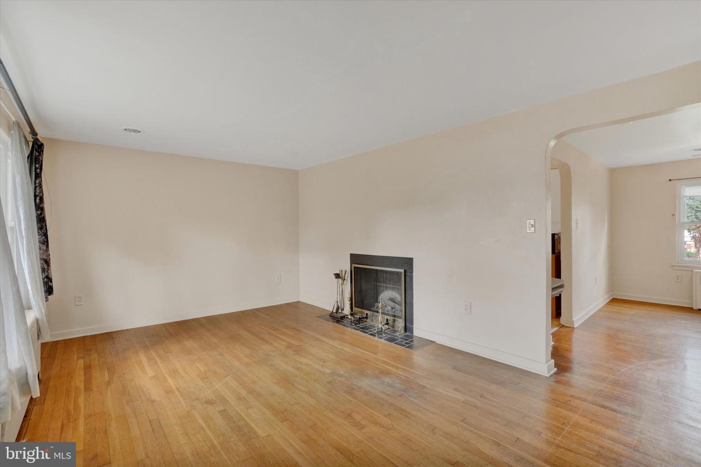 1579 E Philadelphia St Property Photo 2