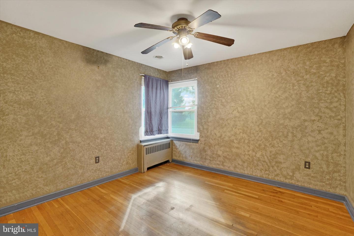 1579 E Philadelphia St Property Photo 9