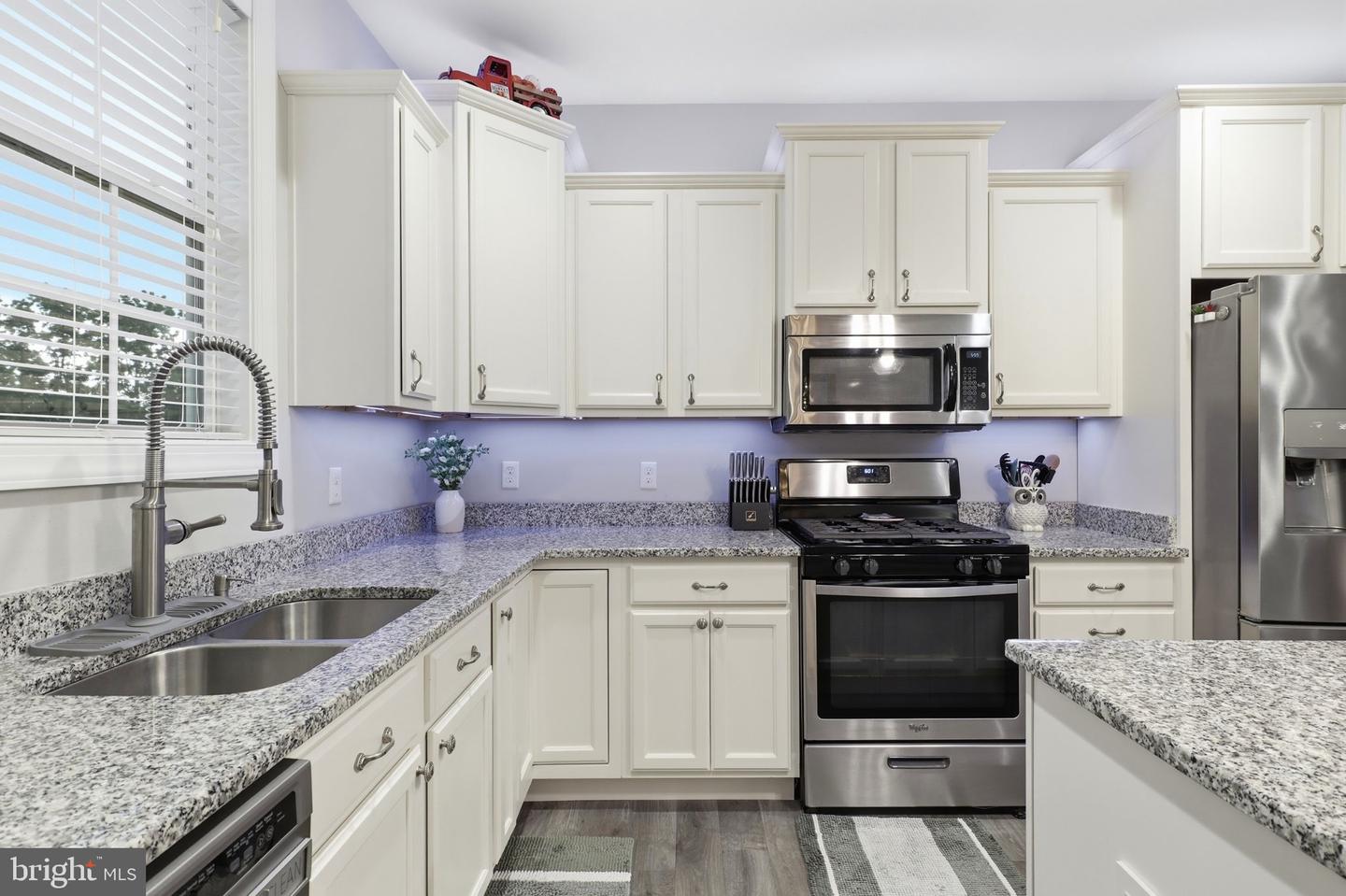 521 Charles Ave Property Photo 11