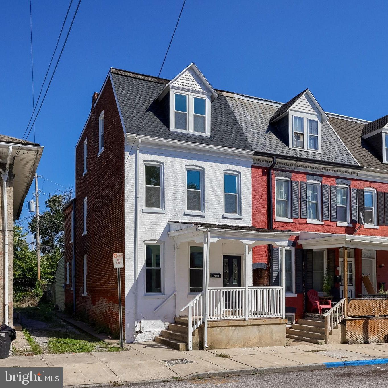 213 S West St Property Photo 1