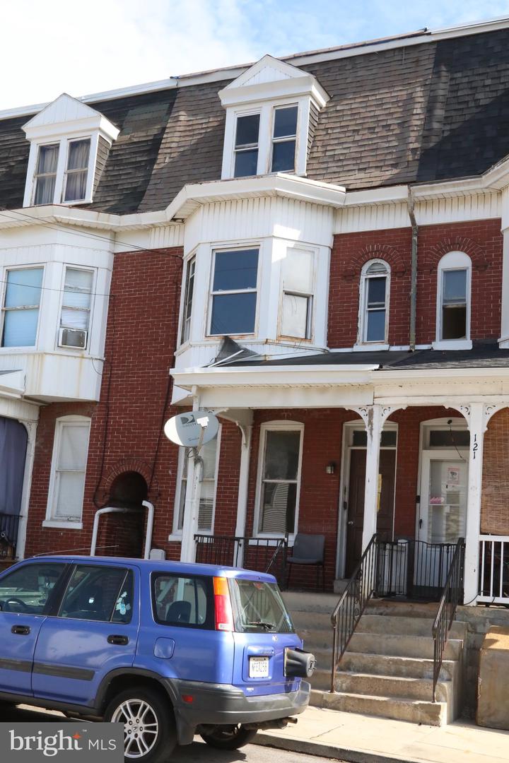 123 N State St Property Photo 2