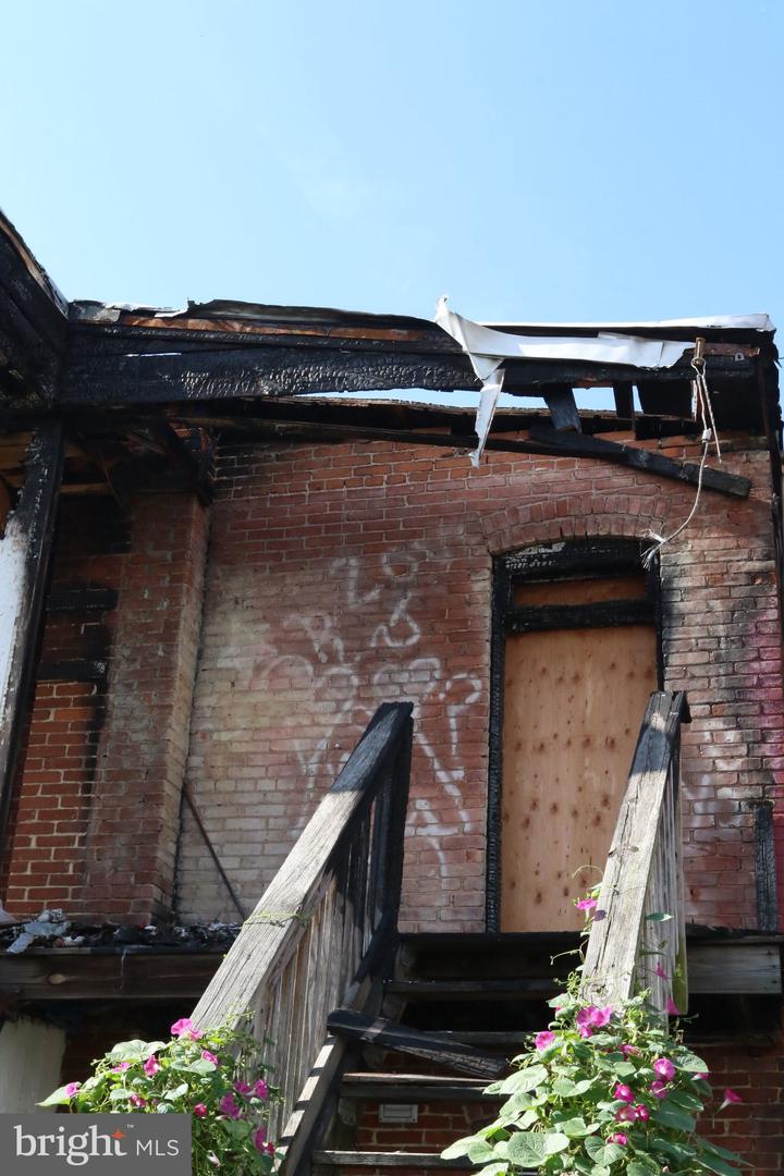 123 N State St Property Photo 4