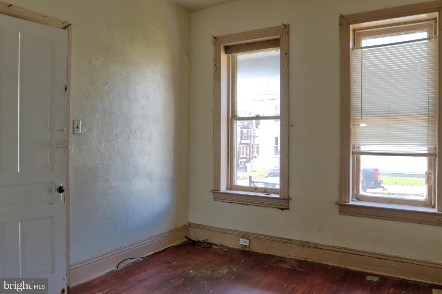 123 N State St Property Photo 7