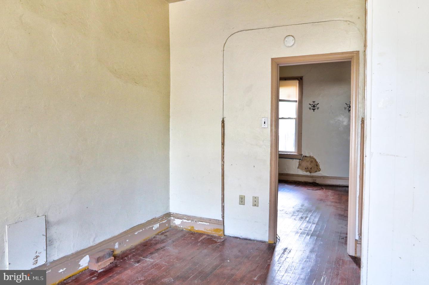 123 N State St Property Photo 8