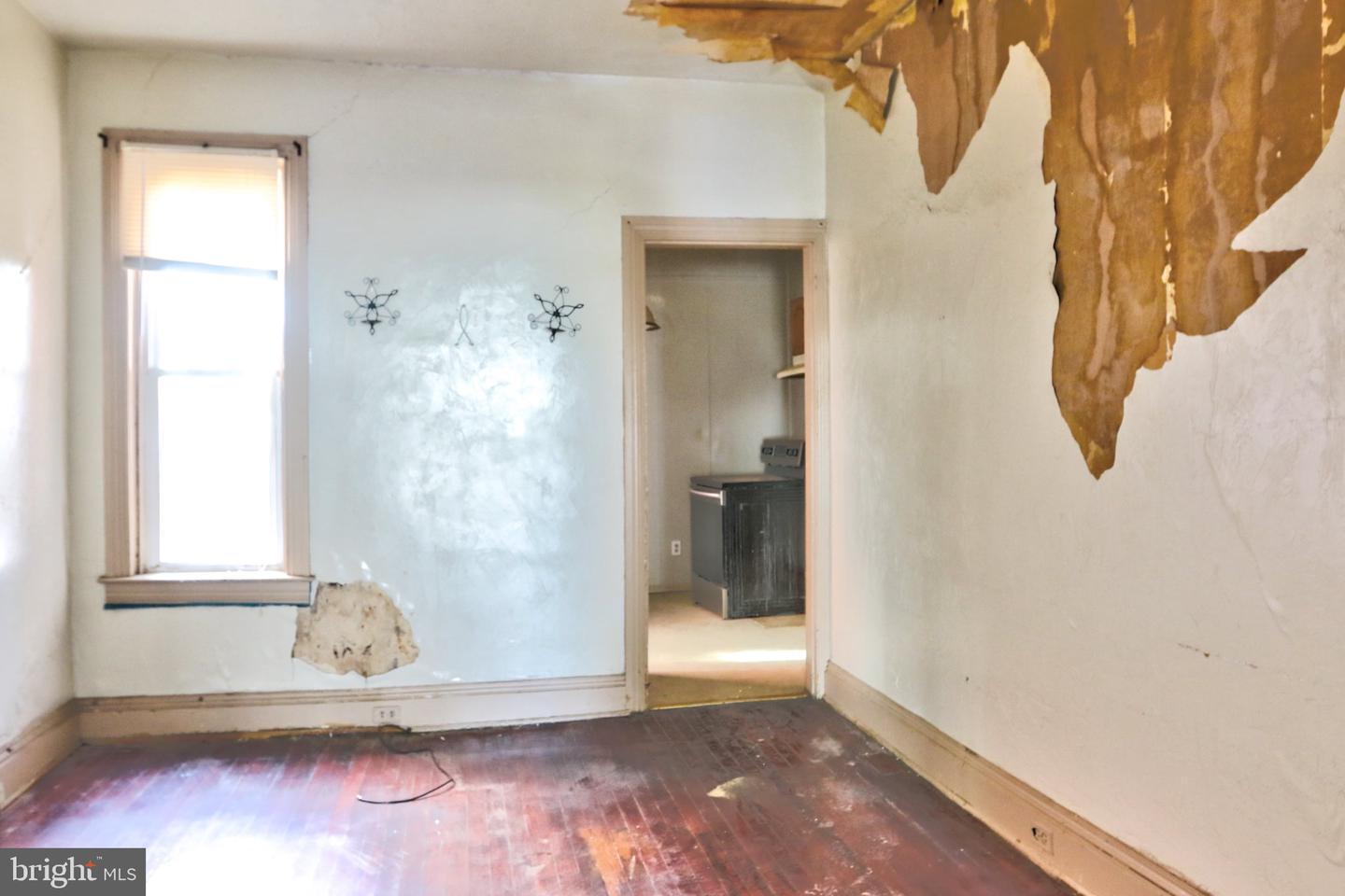 123 N State St Property Photo 10