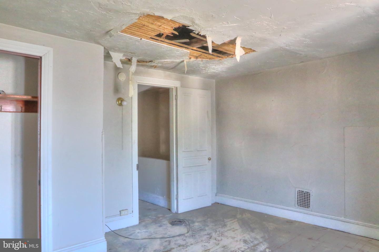 123 N State St Property Photo 27